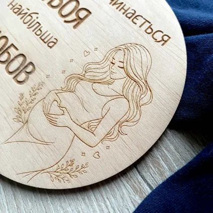 Дерев’яна табличка для оголошення вагітності