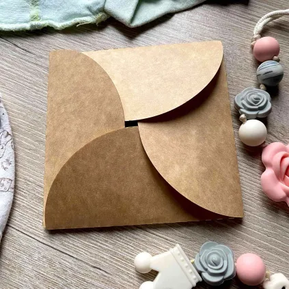 Дерев’яна табличка для оголошення про вагітність