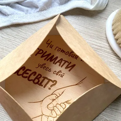 Дерев’яна табличка для оголошення про вагітність