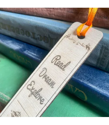 Дерев’яна книжкова закладинка з гравіюванням “Read Dream Explore”
