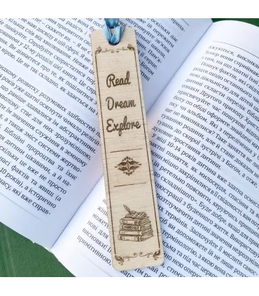 Дерев’яна книжкова закладинка з гравіюванням “Read Dream Explore”