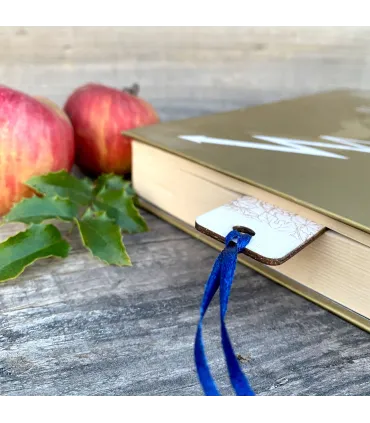 Дерев’яна закладка для книги «Autumn Reads» – осіннє гравіювання з гарбузом і виноградом