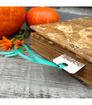 Wooden Bookmark “Autumn Reads”