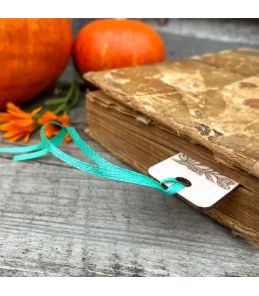 Wooden Bookmark “Autumn Reads”